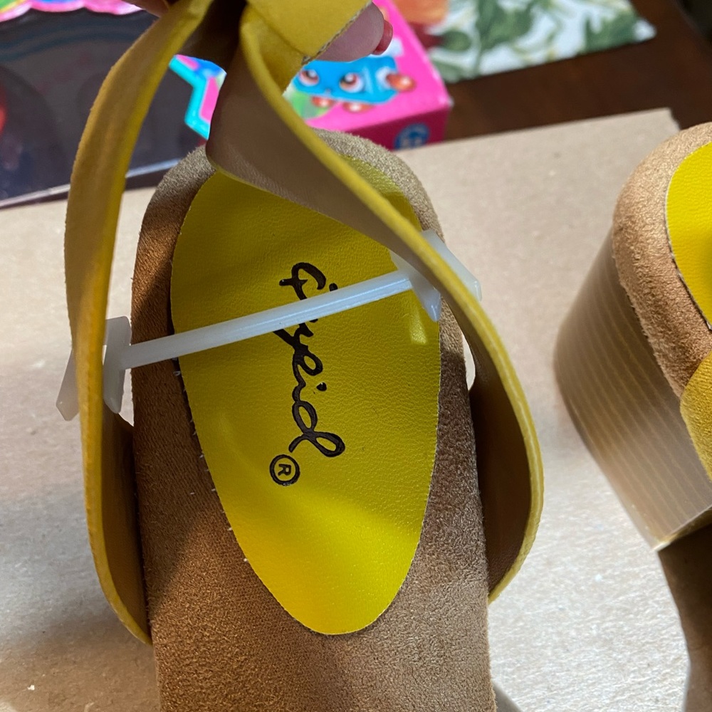 🌼Qupid Sandals🌼 - Picture 7 of 8